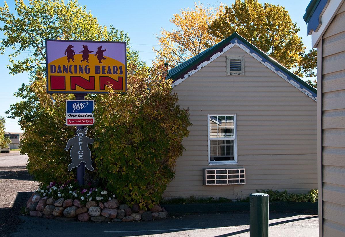 Dancing Bears Inn East Glacier Park Village Экстерьер фото